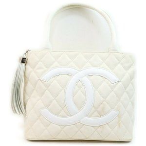 Chanel Hand Bag. 🎉Like NEW🎉